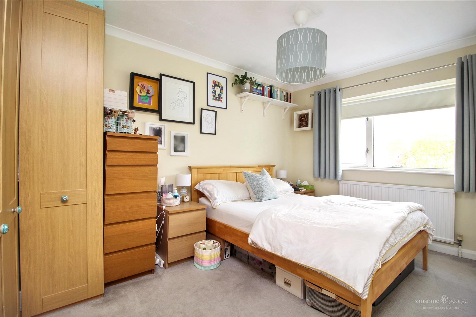 Lilac Close, Purley On Thames, Reading